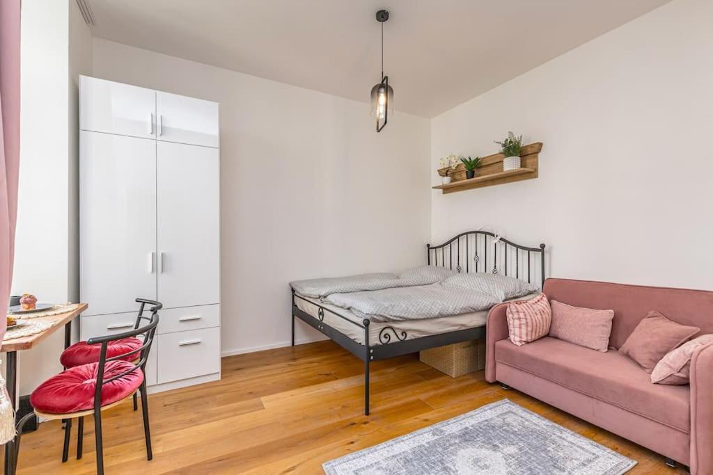 Cozy Quiet New Apartment In Karlin Square Praga Exterior foto